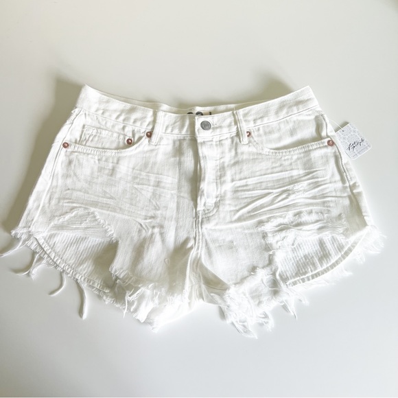 Free People Loving Good Vibrations Denim Cutoff Shorts Spring White 29 NWT - Picture 3 of 12